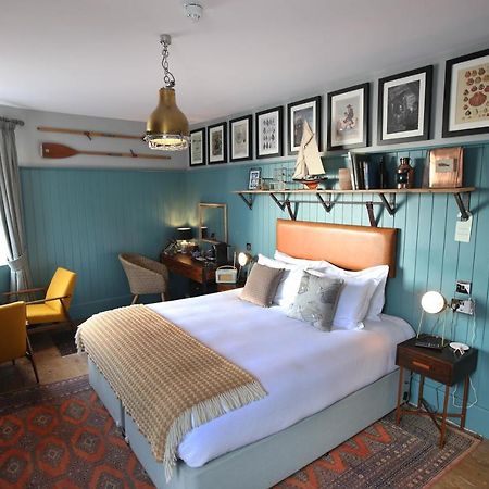 The Pilot Boat Hotel Lyme Regis Bagian luar foto