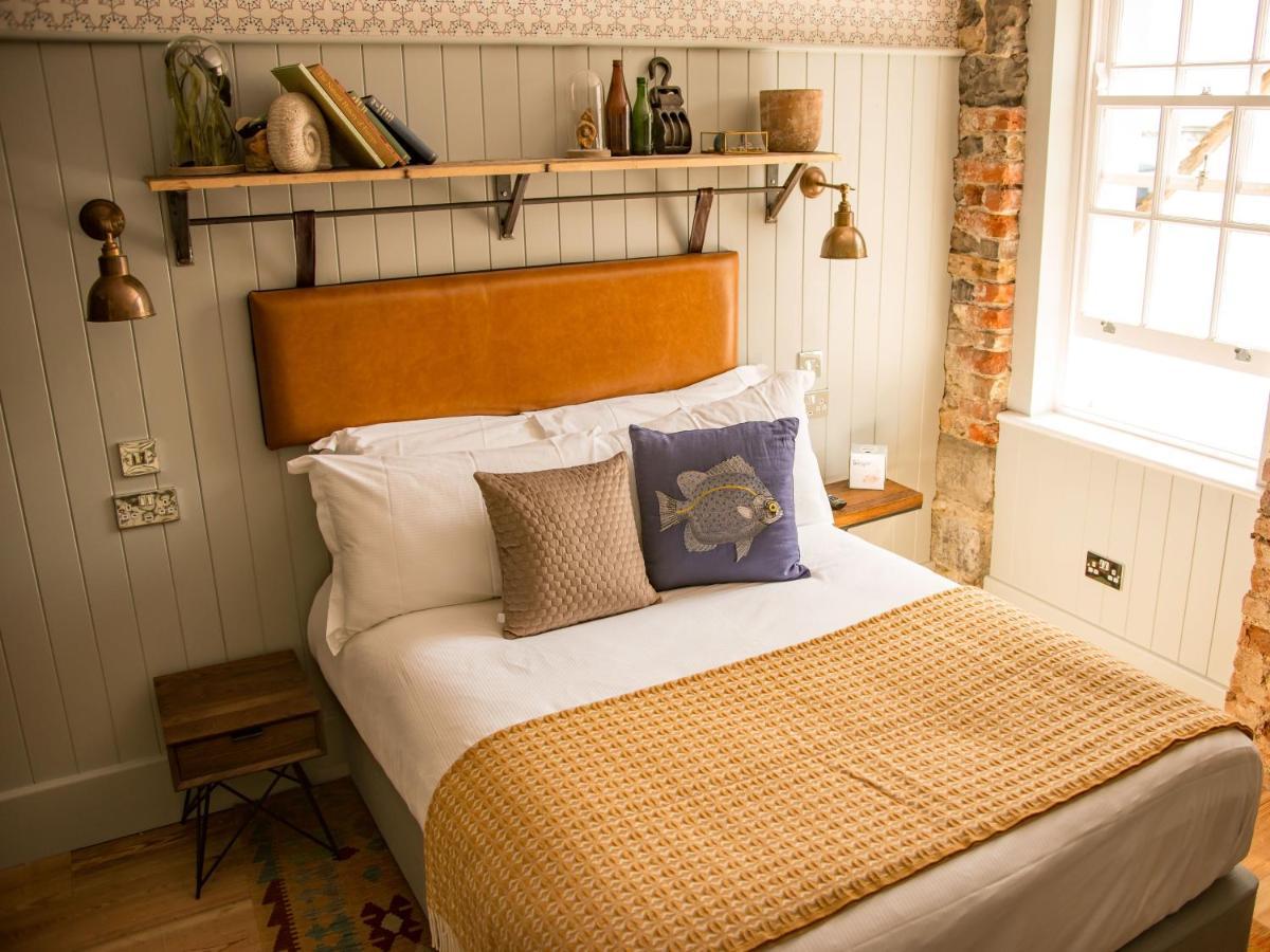 The Pilot Boat Hotel Lyme Regis Bagian luar foto