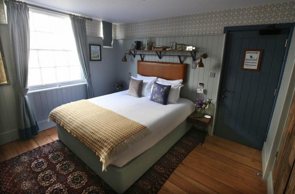 The Pilot Boat Hotel Lyme Regis Bagian luar foto