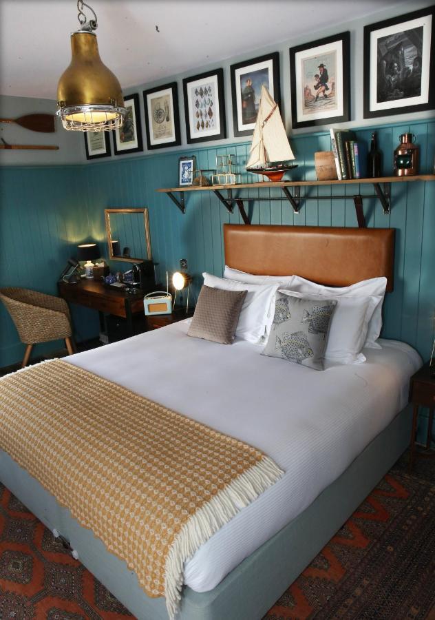 The Pilot Boat Hotel Lyme Regis Bagian luar foto