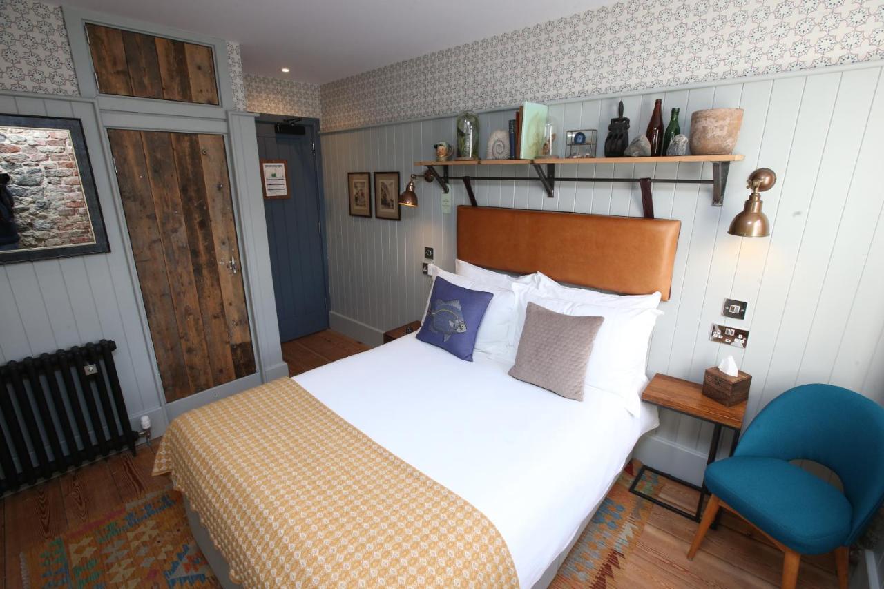 The Pilot Boat Hotel Lyme Regis Bagian luar foto